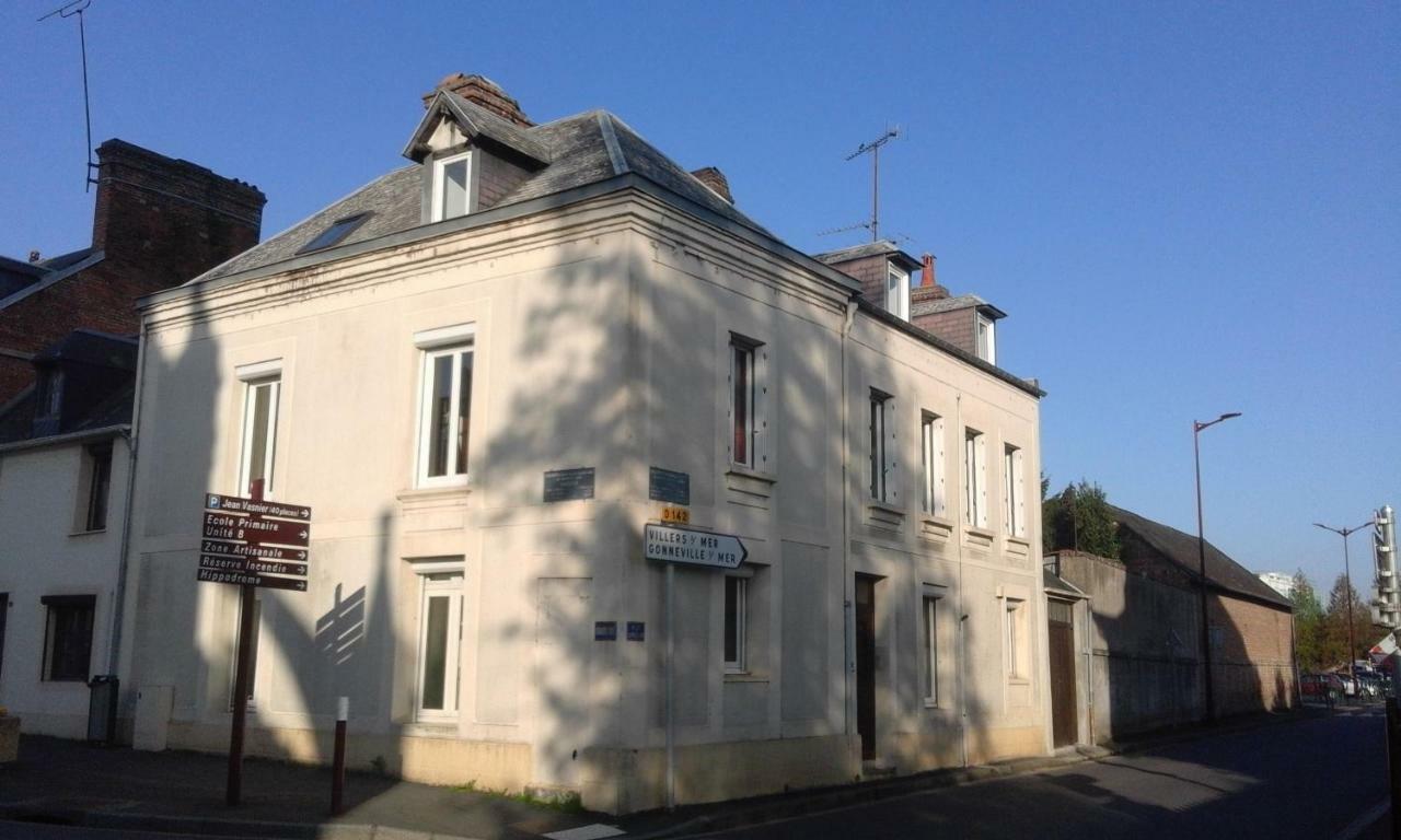 Alex Guest House Dozule Exterior photo